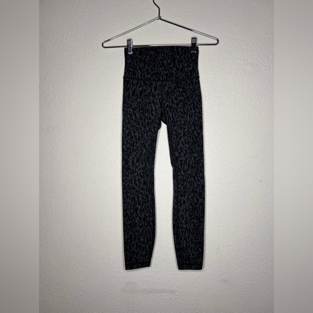 Lululemon Athletica black and grey pattern Leggings